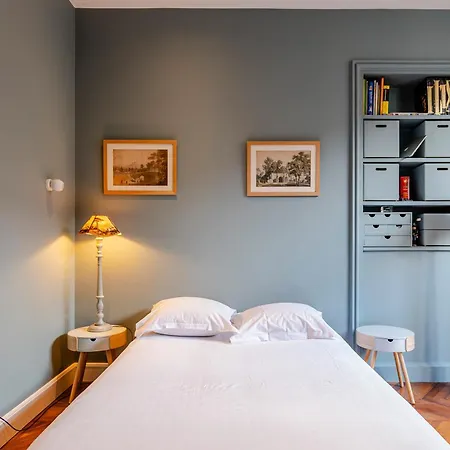 Veeve - Vermilion Splendour Apartment Paris