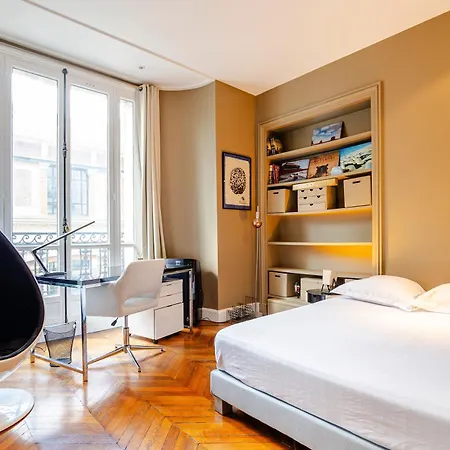 Veeve - Vermilion Splendour Apartment