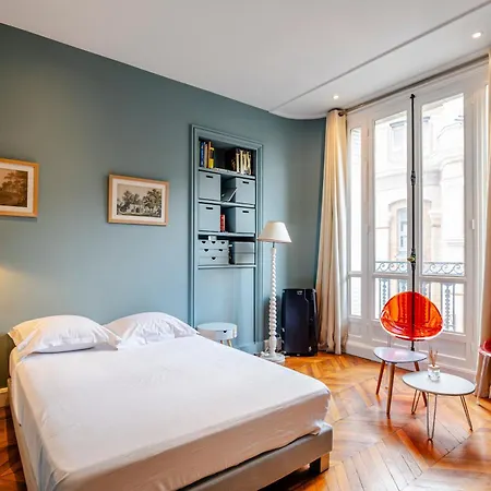 Veeve - Vermilion Splendour Apartment