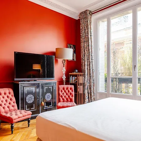 Veeve - Vermilion Splendour Apartment Paris