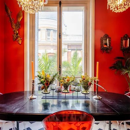Veeve - Vermilion Splendour Apartment