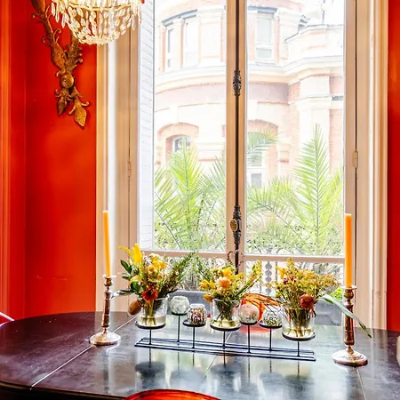 Apartment Veeve - Vermilion Splendour *